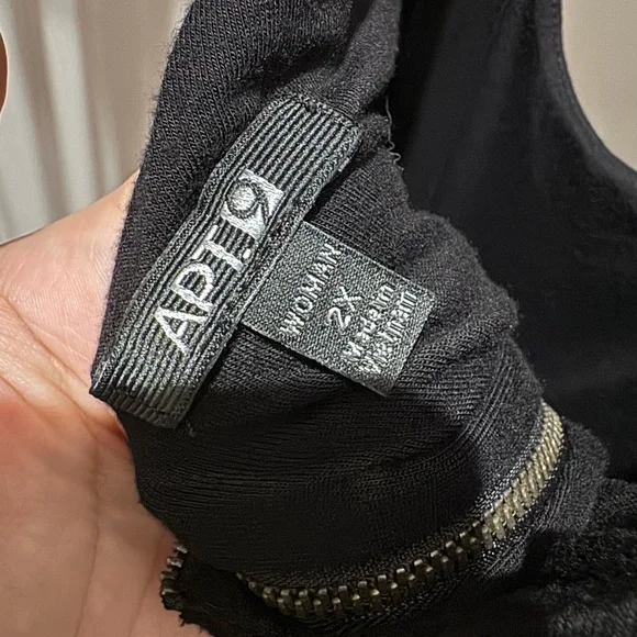 Elegant Black Maxi Dress - Picture 3 of 3